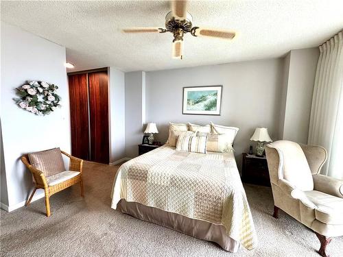 1708-5250 Lakeshore Road, Burlington, ON - Indoor Photo Showing Bedroom