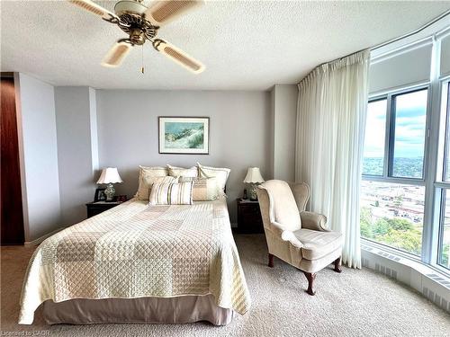 1708-5250 Lakeshore Road, Burlington, ON - Indoor Photo Showing Bedroom