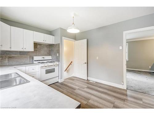 5446 Calvert Place, Burlington, ON - Indoor Photo Showing Kitchen With Double Sink