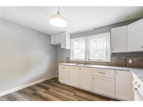 5446 Calvert Place, Burlington, ON - Indoor Photo Showing Kitchen