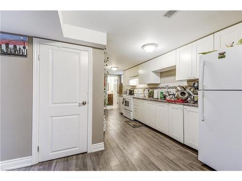 5446 Calvert Place, Burlington, ON - Indoor Photo Showing Kitchen