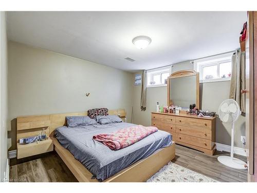 5446 Calvert Place, Burlington, ON - Indoor Photo Showing Bedroom