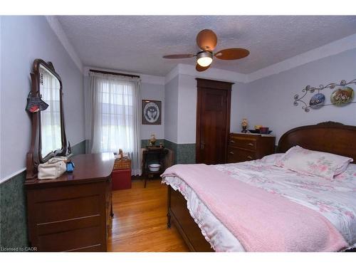 12 Leinster Avenue S, Hamilton, ON - Indoor Photo Showing Bedroom
