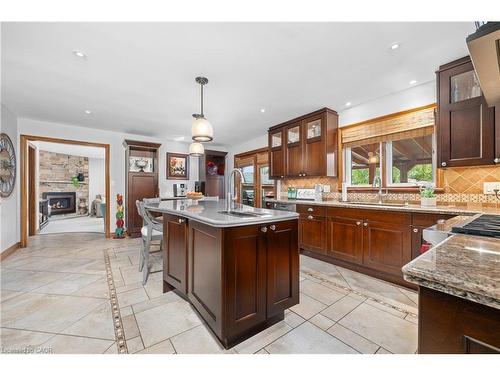 22 Wendakee Drive, Hamilton, ON - Indoor Photo Showing Kitchen
