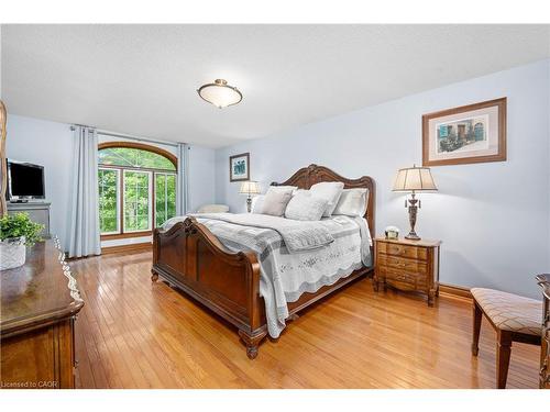 22 Wendakee Drive, Hamilton, ON - Indoor Photo Showing Bedroom
