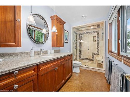 22 Wendakee Drive, Hamilton, ON - Indoor Photo Showing Bathroom
