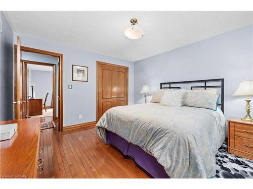 22 Wendakee Drive, Hamilton, ON - Indoor Photo Showing Bedroom