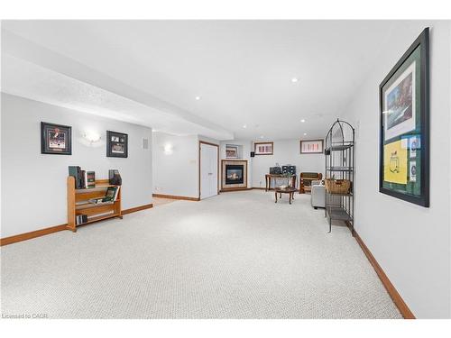 22 Wendakee Drive, Hamilton, ON - Indoor Photo Showing Other Room