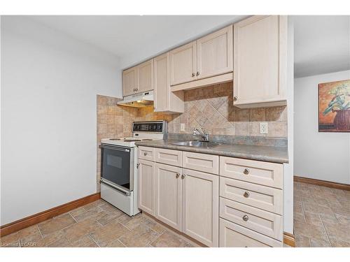 22 Wendakee Drive, Hamilton, ON - Indoor Photo Showing Kitchen