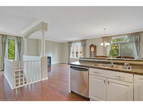 99-20 Isherwood Avenue, Cambridge, ON - Indoor Photo Showing Kitchen With Double Sink
