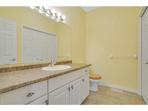99-20 Isherwood Avenue, Cambridge, ON - Indoor Photo Showing Bathroom