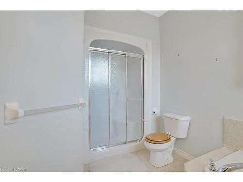 99-20 Isherwood Avenue, Cambridge, ON - Indoor Photo Showing Bathroom
