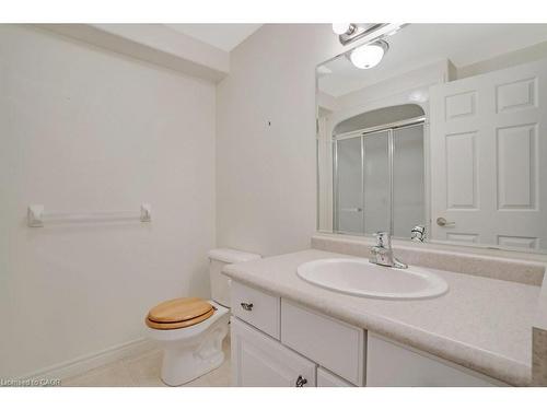 99-20 Isherwood Avenue, Cambridge, ON - Indoor Photo Showing Bathroom