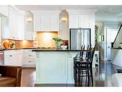 44 Head Street  Oakville, ON L6K 1L5