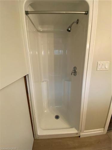 24 Queenslea Drive, Hamilton, ON - Indoor Photo Showing Bathroom