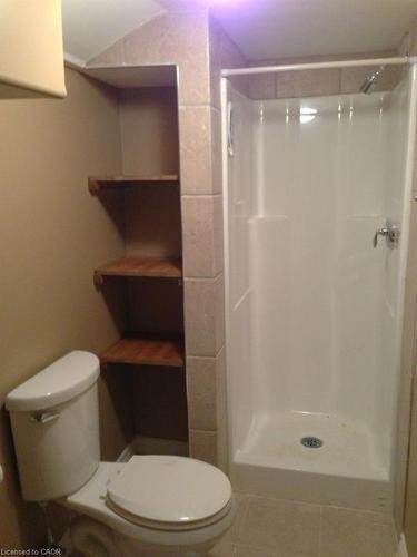 21 West Street, Dundas, ON - Indoor Photo Showing Bathroom