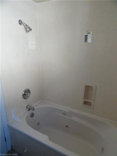 21 West Street, Dundas, ON - Indoor Photo Showing Bathroom