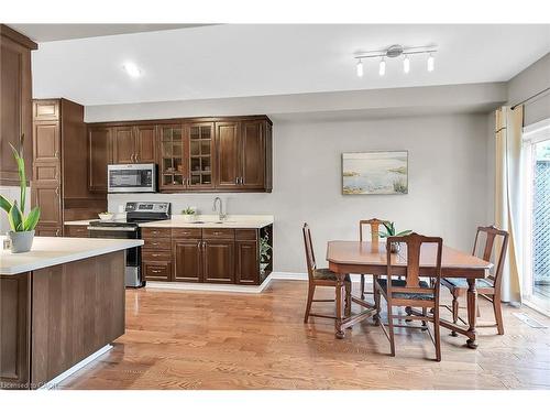 41-300 Ravineview Way, Oakville, ON - Indoor