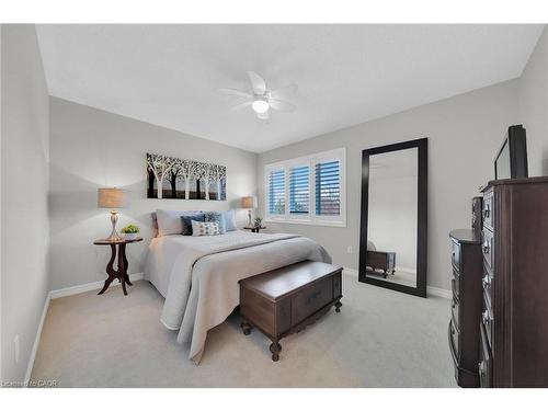 41-300 Ravineview Way, Oakville, ON - Indoor Photo Showing Bedroom