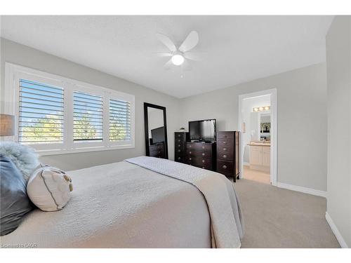 41-300 Ravineview Way, Oakville, ON - Indoor Photo Showing Bedroom
