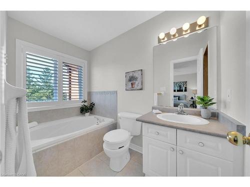 41-300 Ravineview Way, Oakville, ON - Indoor Photo Showing Bathroom