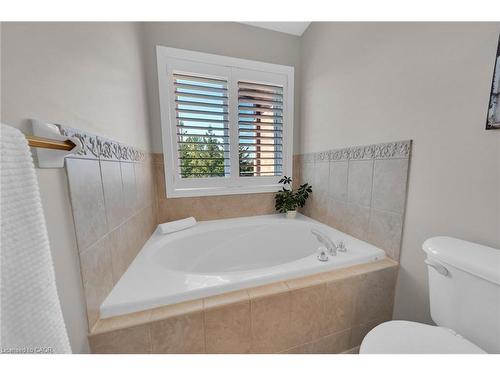 41-300 Ravineview Way, Oakville, ON - Indoor Photo Showing Bathroom