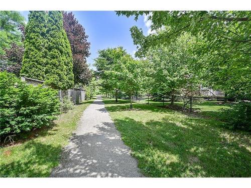 41-300 Ravineview Way, Oakville, ON - Outdoor