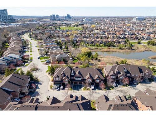 41-300 Ravineview Way, Oakville, ON - Outdoor With View