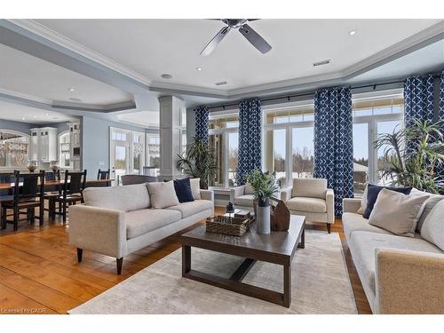 1532 Concession Rd 6 W, Flamborough, ON - Indoor Photo Showing Living Room