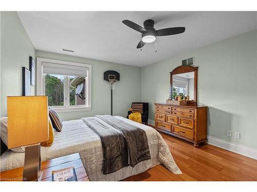 1532 Concession Rd 6 W, Flamborough, ON - Indoor Photo Showing Bedroom