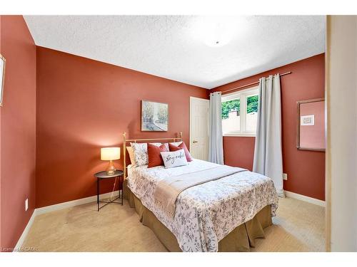 33 Walnut Drive, Guelph, ON - Indoor Photo Showing Bedroom