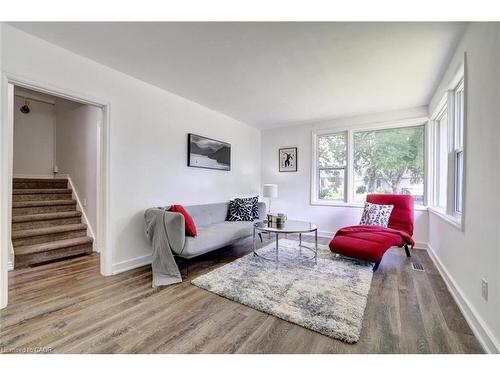 2363 Parkway Drive, Burlington, ON - Indoor Photo Showing Living Room