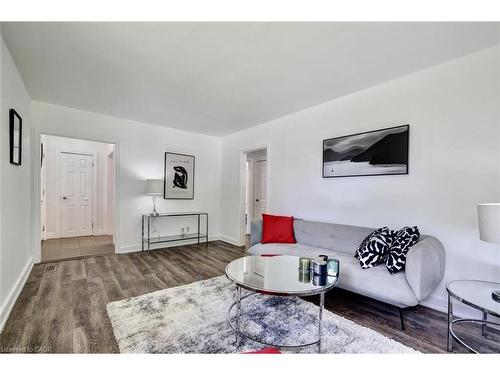 2363 Parkway Drive, Burlington, ON - Indoor Photo Showing Living Room