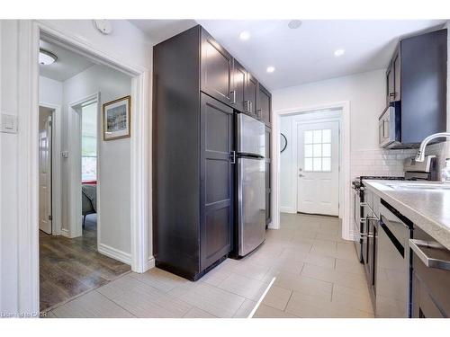 2363 Parkway Drive, Burlington, ON - Indoor Photo Showing Kitchen