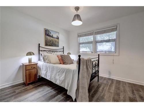 2363 Parkway Drive, Burlington, ON - Indoor Photo Showing Bedroom