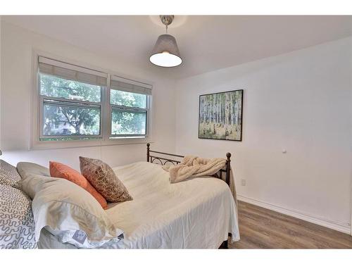 2363 Parkway Drive, Burlington, ON - Indoor Photo Showing Bedroom