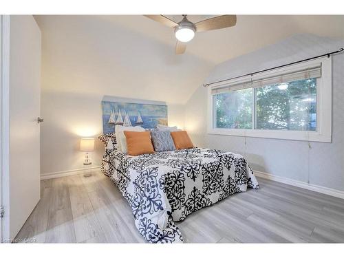 2363 Parkway Drive, Burlington, ON - Indoor Photo Showing Bedroom