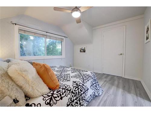 2363 Parkway Drive, Burlington, ON - Indoor Photo Showing Bedroom