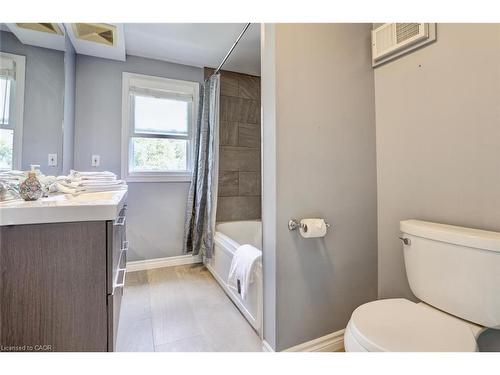 2363 Parkway Drive, Burlington, ON - Indoor Photo Showing Bathroom