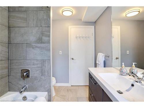 2363 Parkway Drive, Burlington, ON - Indoor Photo Showing Bathroom