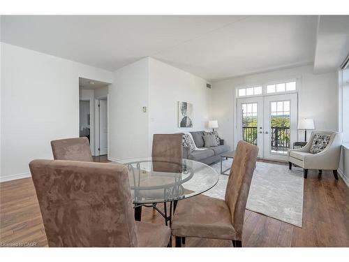 503-396 Plains Road E, Burlington, ON - Indoor Photo Showing Living Room