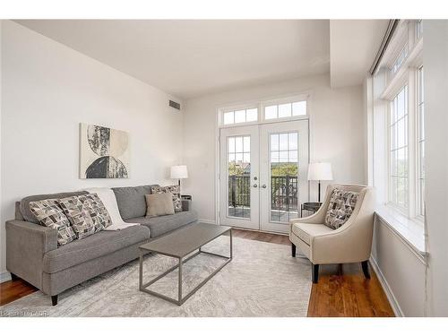 503-396 Plains Road E, Burlington, ON - Indoor Photo Showing Living Room
