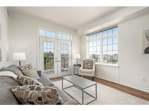 503-396 Plains Road E, Burlington, ON - Indoor Photo Showing Living Room