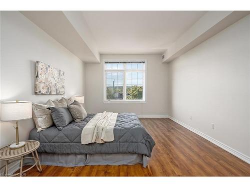 503-396 Plains Road E, Burlington, ON - Indoor Photo Showing Bedroom