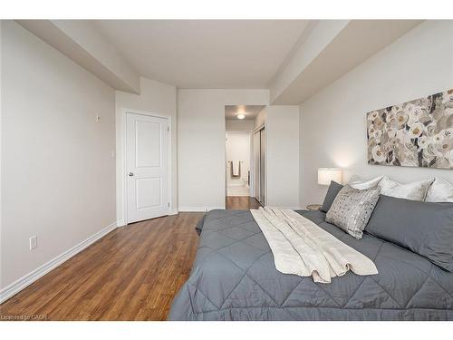 503-396 Plains Road E, Burlington, ON - Indoor Photo Showing Bedroom