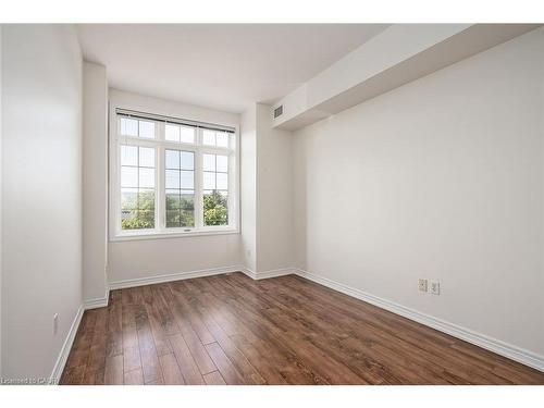 503-396 Plains Road E, Burlington, ON - Indoor Photo Showing Other Room