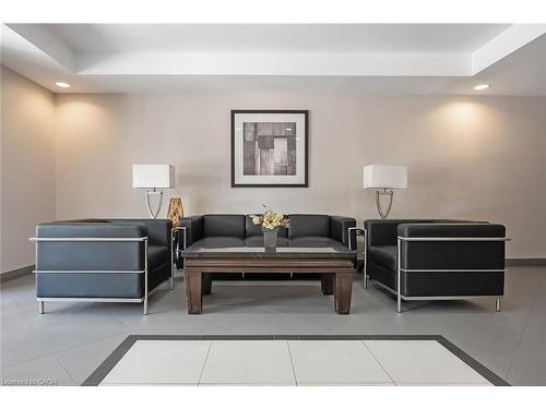 503-396 Plains Road E, Burlington, ON - Indoor