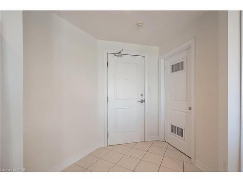 503-396 Plains Road E, Burlington, ON - Indoor Photo Showing Other Room