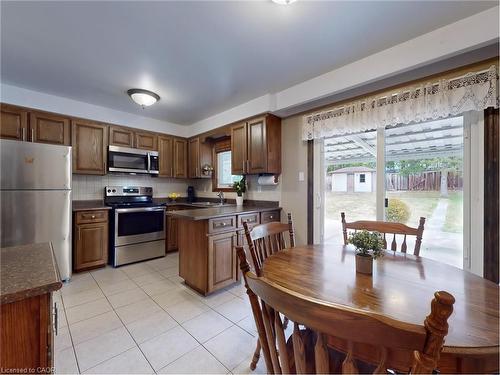 11 Meadowland Gate, Brampton, ON - Indoor Photo Showing Other Room