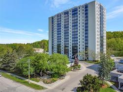 902-35 Green Valley Drive  Kitchener, ON N2P 2A5